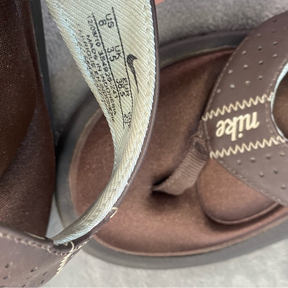 Nike Brown Memory Foam Sandals Women’s Size 6 - Picture 6 of 8